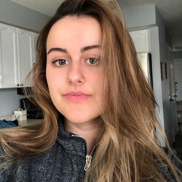 Meet your Posher, Emilee - Picture 1 of 1